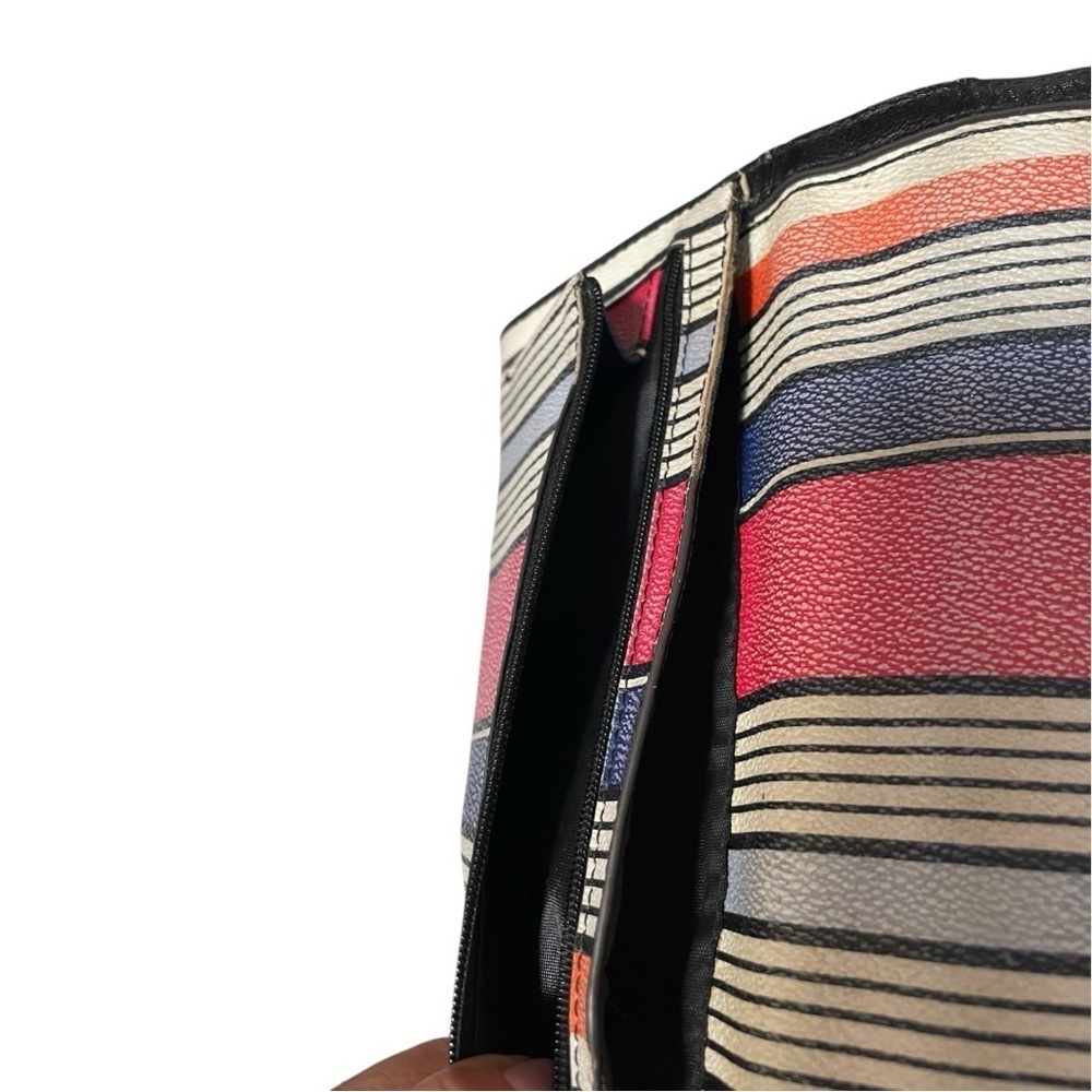 Liz Claiborne Black and Pink Geometric Wallet - Picture 5 of 7